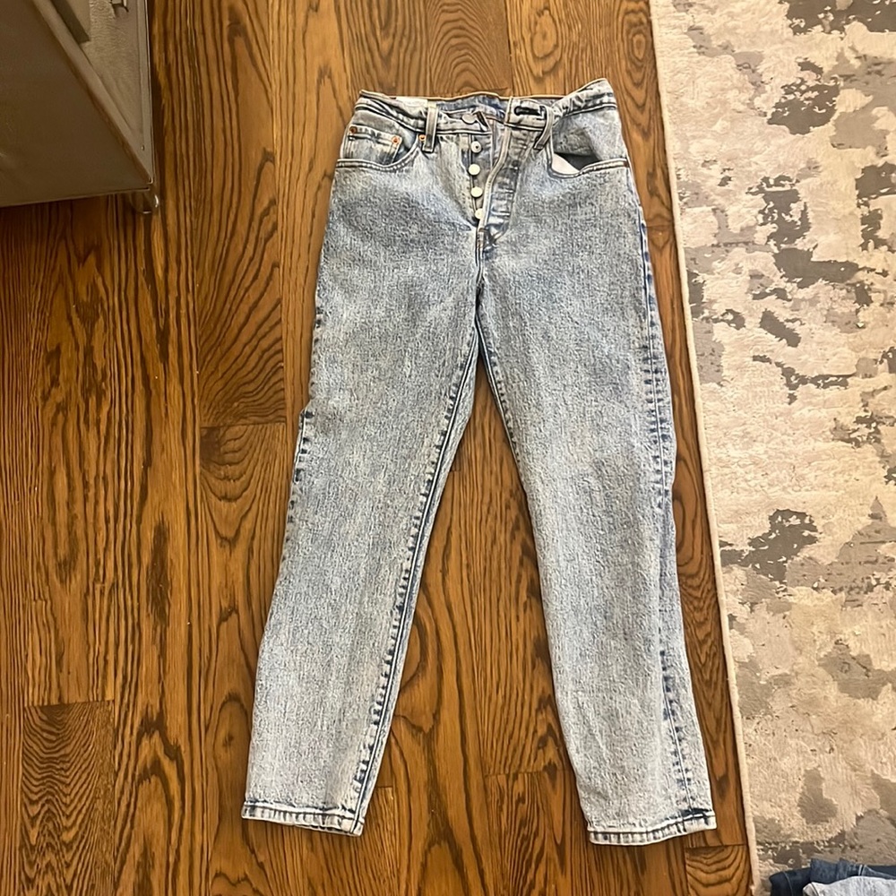 Light wash levi’s